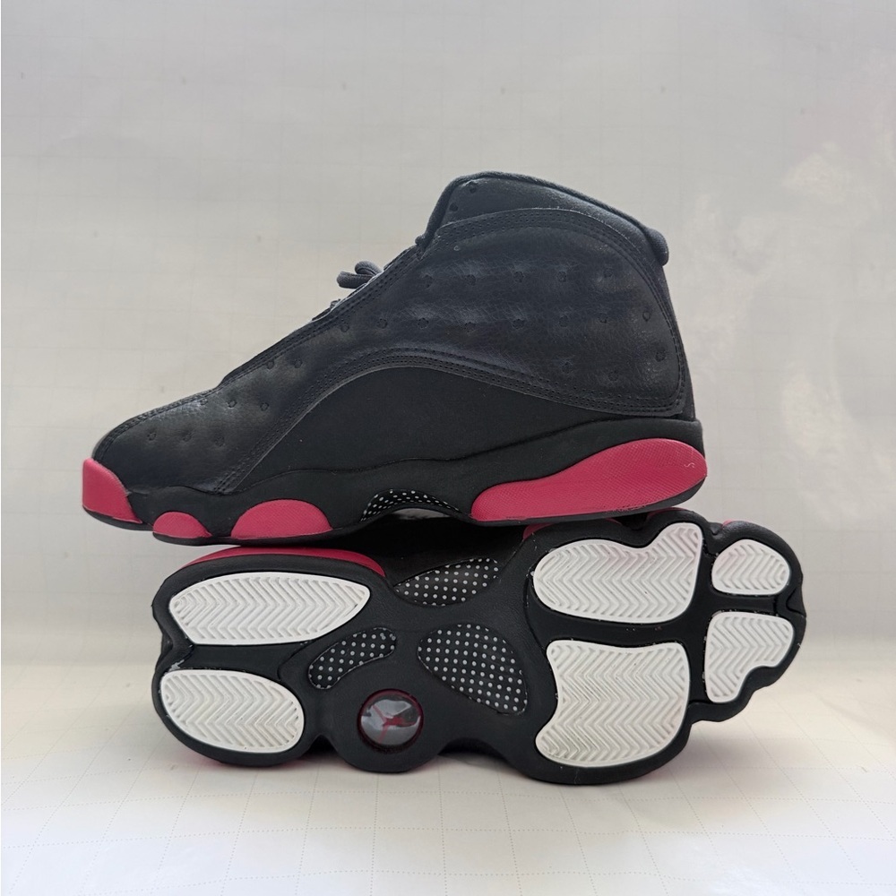 Jordan Men’s Black and red Retro Sneakers - Picture 3 of 4